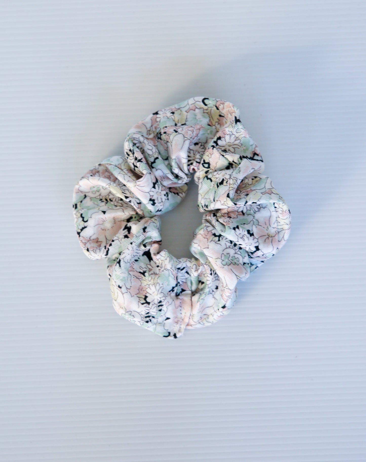 Scrunchie - Black Blossom