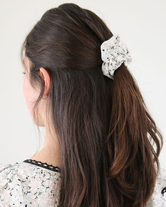 Scrunchie Black Blossom detail — premium cotton black blossom scrunchie