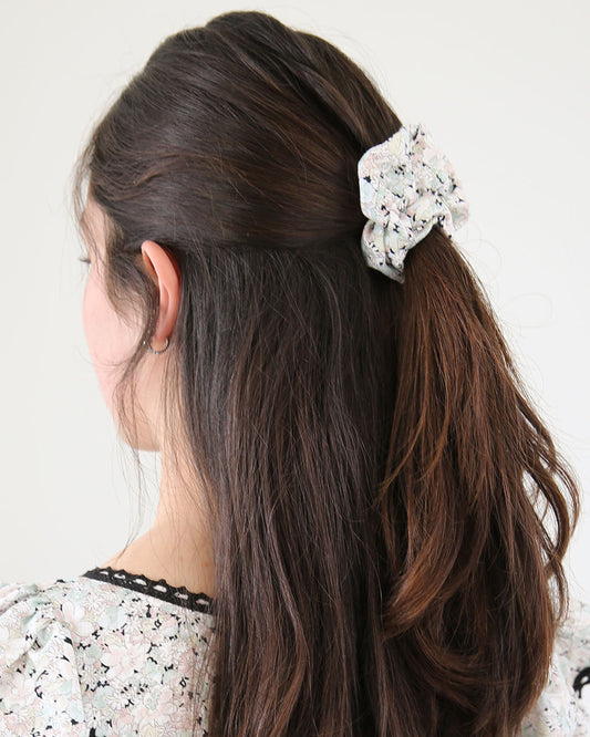 Scrunchie - Black Blossom